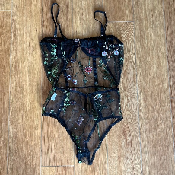 Lot of Three Lace Lingerie Sets - Picture 7 of 10